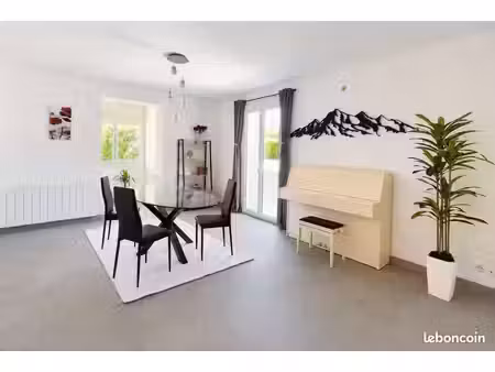 elégant chalet avec annexe