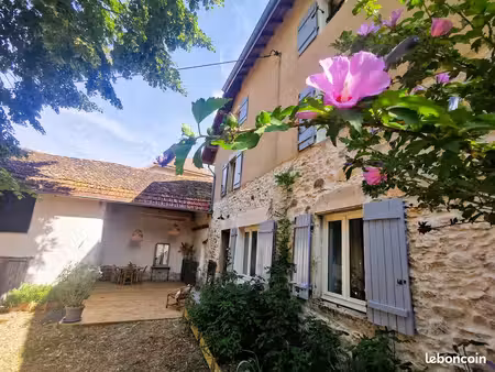 bien d’exception - ferme dauphinoise traditionnelle dans un écrin de verdure  entièrement 