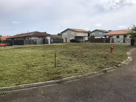 terrain constructible 807 m² – entièrement viabilisé – sainte-eulalie-en-born