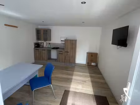 à louer bureau avec dépendance sur 430 m2 de terrain
