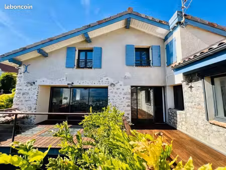 maison exceptionnelle 274 m2 11 pièces 7 chambres avec 1 studio au calme vue montagnes