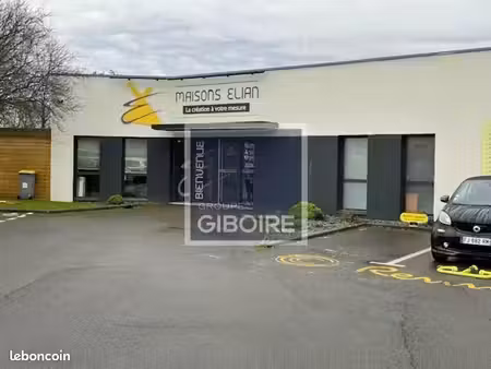 bureaux 323 m²