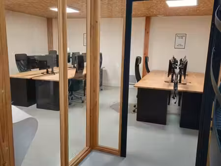 coworking - poste de travail fixe et équipé - saint-malo