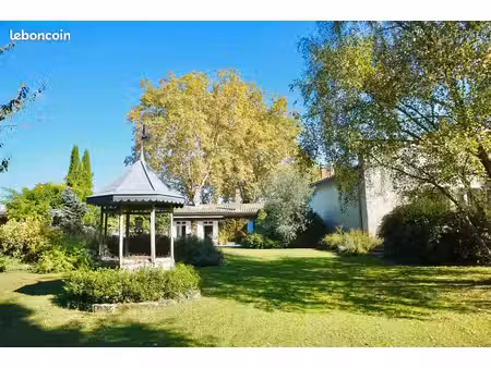 jolie propriété de charme en plein centre de blanquefort
