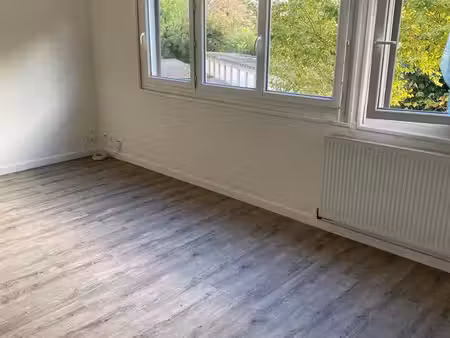 loue t4 rénové de 86 06 m2
