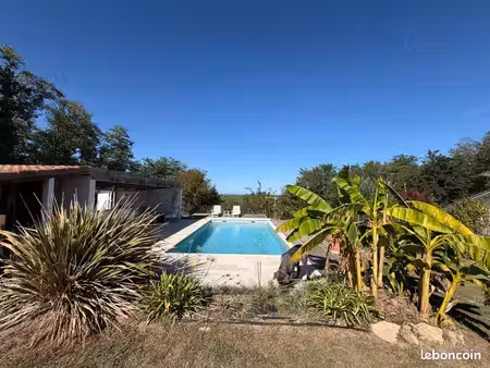 maison rénovée de 185 m² avec piscine  dépendance et vue dégagée sur la campagne