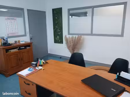 bureau 17 m² — pôle pluridisciplinaire