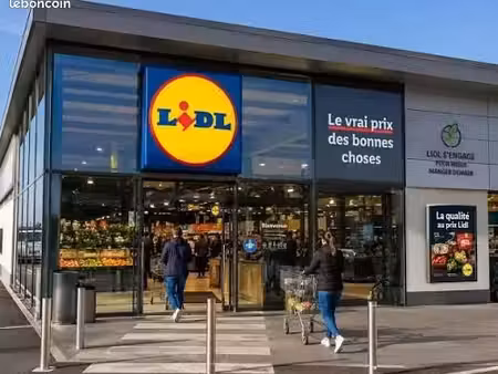 local en face supermarché ideal pour carrosserie ou controle technique