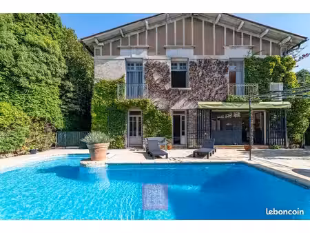 maison 10 pièces 245 m²