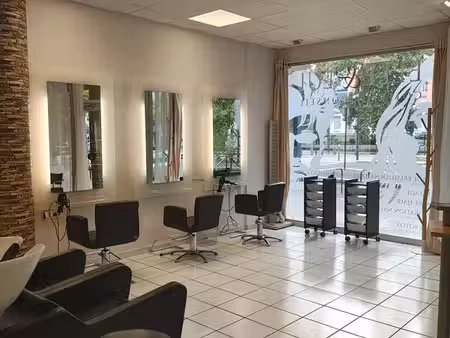fonds de commerce coiffure grenoble – 55 m² – 5 postes – 2 bacs – 10 000