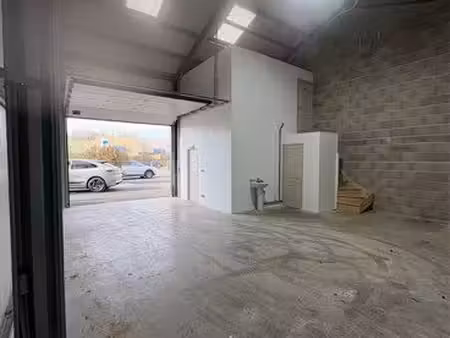 entrepôt de stockage 110 m² au sol