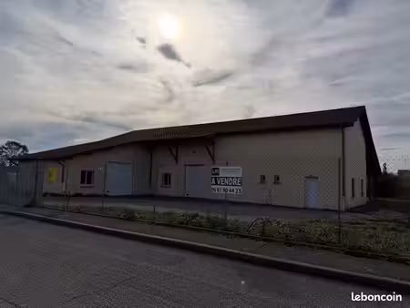 local 723 m² le grand-lemps