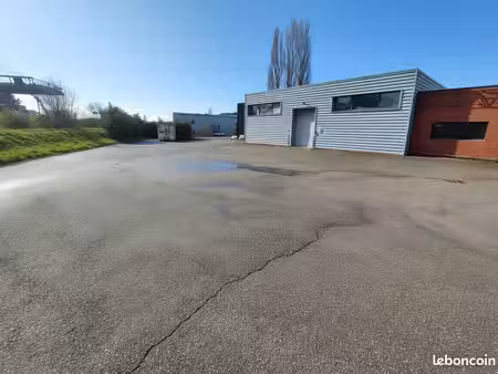 local commercial 976 m² saint jean de soudain