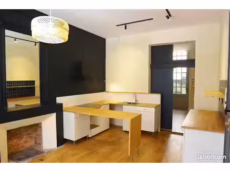 à louer – charmant t2 rénové par architecte avec petite cour – libourne