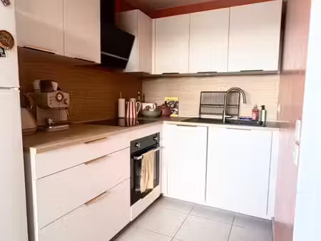 t2 45 m² non meublé  dernier étage avec balcon sans vis-à-vis et parking  eysines