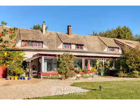 vaste longère avec piscine couverte à la campagne