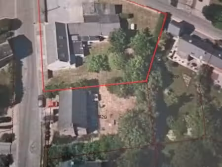 maison de commerce avec appartement sise à vedrin