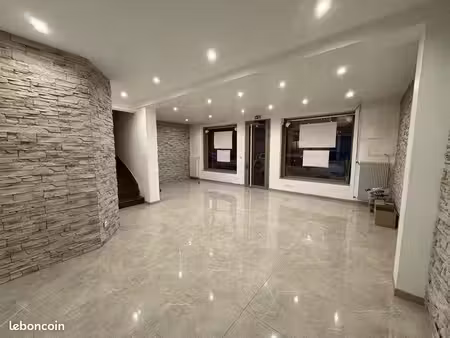 local commercial à louer 100m2