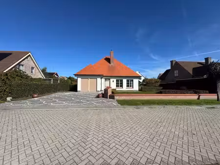 rustig gelegen  uitstekend onderhouden villa in duinbergen.