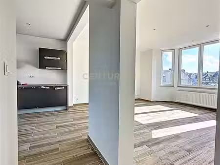 appartement 2 chambres + balcon+ cave!