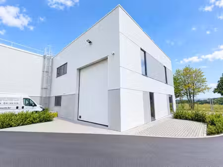 entrepôt 220 m² stock/atelier