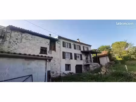 ancienne ferme sur les hauteurs de montbrison