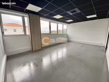 bureaux 65 m² carbon blanc