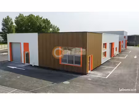 local d'activite 150 m² carbon blanc