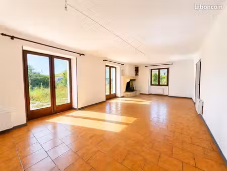 commerce santé 130 m²