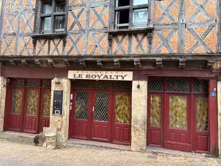 restaurant / pub