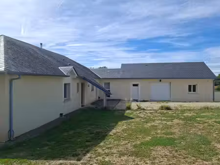 idéalement située au cœur d’un petit hameau à moins de 3km de rignac  25mn de rodez et 30m
