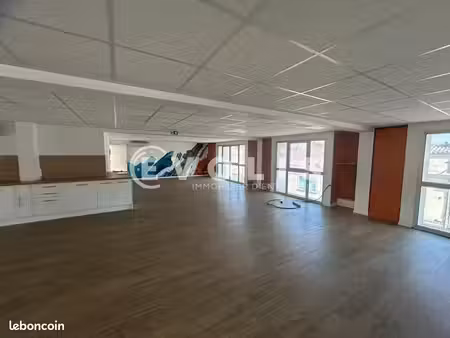 bureaux 521 m²