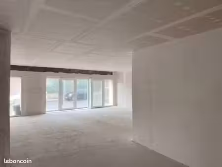 local commercial 106 m²