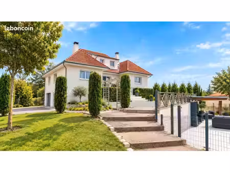 maison 10 pièces 247 m²