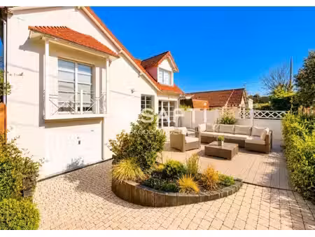 maison totalement rénovée à 200 mètres à pied de la mer