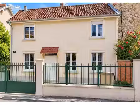 à vendre – maison située faubourg saint-antoine