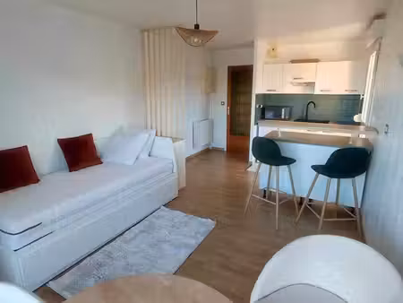 studio meublé et lumineux aux abords du plan d’eau