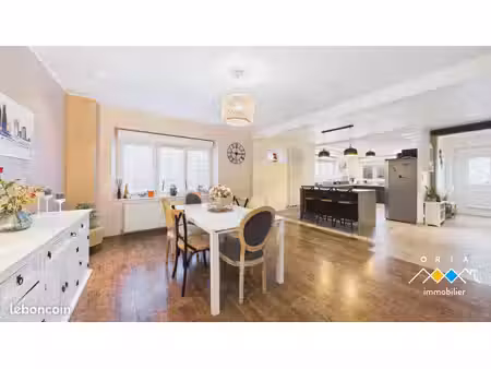 maison 7 pièces 237 m²