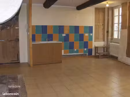 duplex de caractère au centre d’un village médiéval