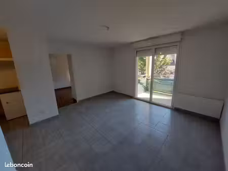appartement t2 + balcon et parking privatif