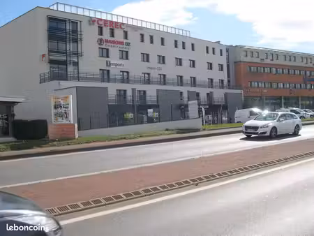 location plateau de bureau à aménager de 153 m² livré brut et fluide en attente : 1275 ht 