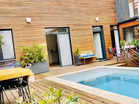 maison de ville  atypique avec piscine