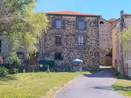 maison de village en auvergne pittoresque