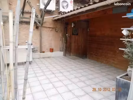 immeuble composé de 3 appartements et 1 local commercial