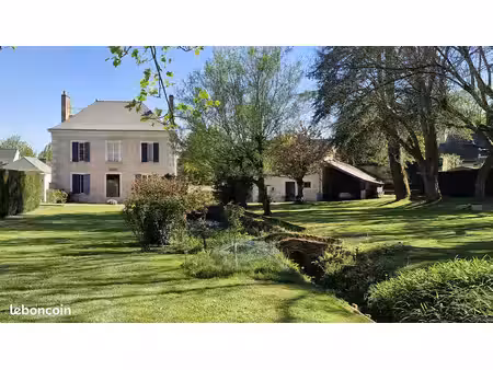 maison de maître en tuffeau – parc de 4 700 m² – dépendances
