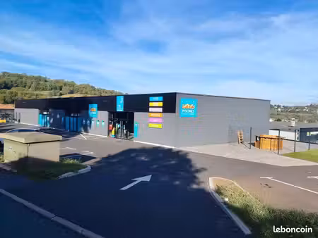 local commercial 1100m2
