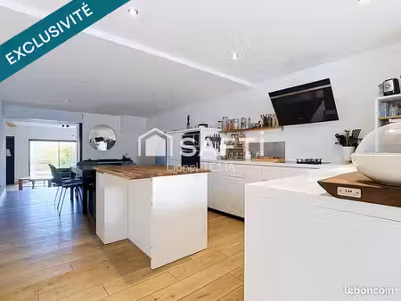 maison 8 pièces 244 m²
