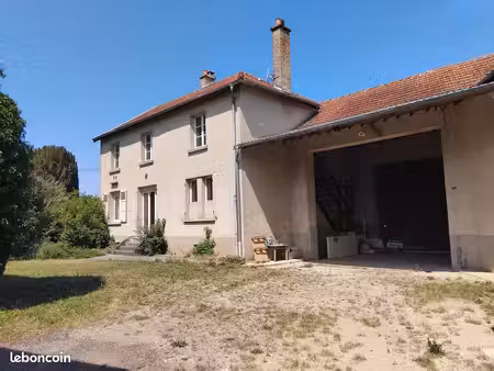maison et dépendance à les marats