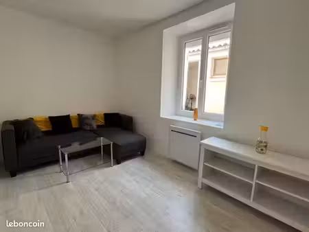 agréable f2 meublé de 36 m²  lumineux et fonctionnel – coye-la-forêt – 750 cc