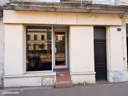 location local commercial